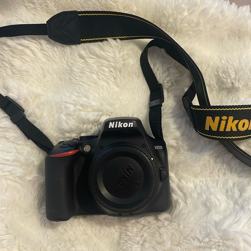 Nikon D3500 Camera in good condition. Comes with 2 lenses.
